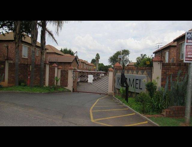 2 BEDROOM TOWNHOUSE FOR SALE IN FLORIDA GLEN